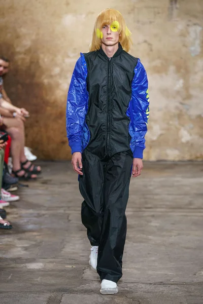 Look 30